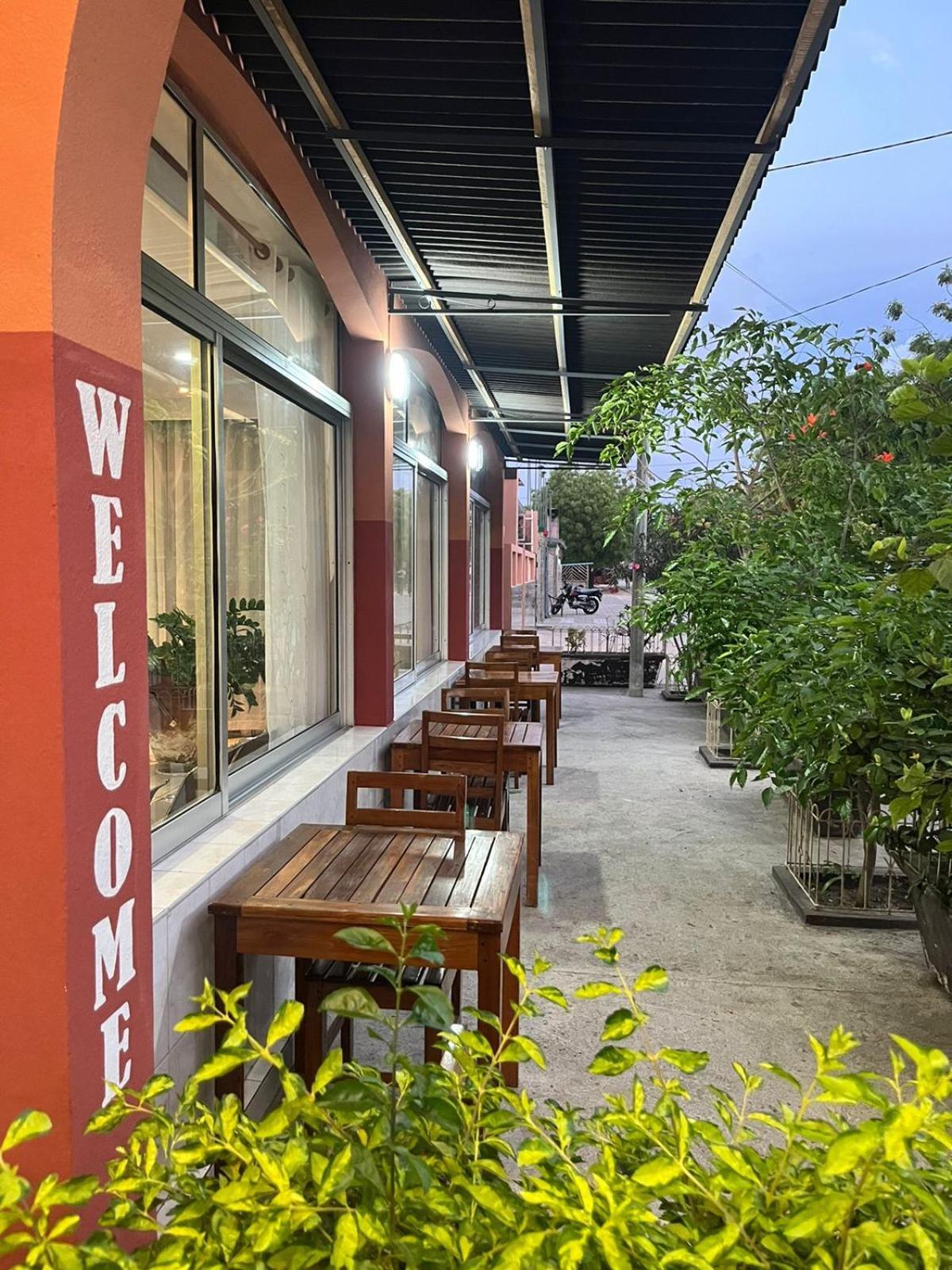 Hotel Menabe Morondava Exterior photo